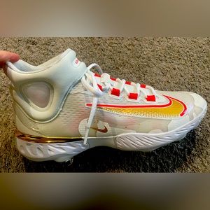 Men’s cleats, never worn, tags removed